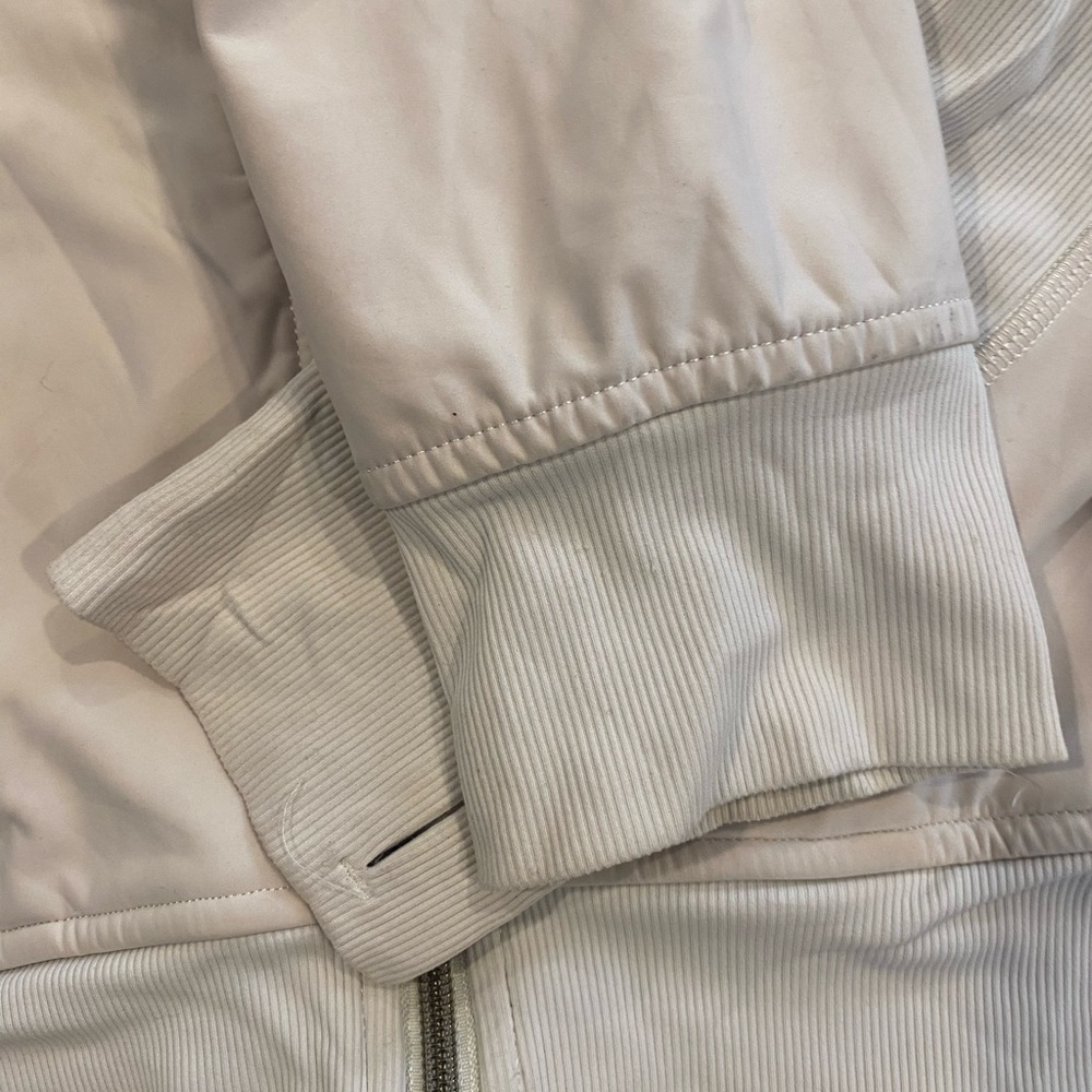 Lululemon rain on a train Jacket size 8 angel wing - Picture 3 of 6